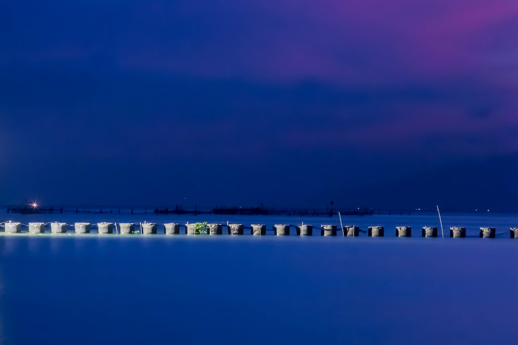 Blaue Stunde am Meer, alles in Blautönen